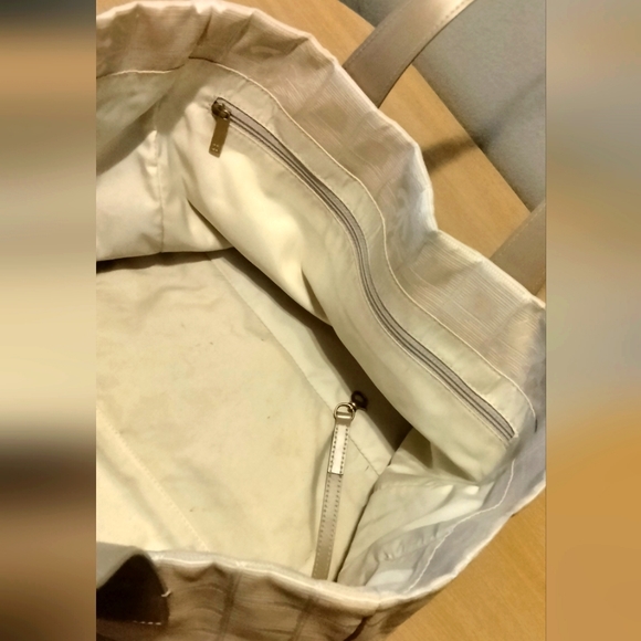 CHANEL Travel Ligne Tote - Picture 6 of 16